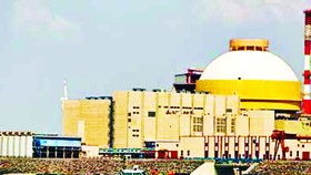 Nga và Ấn Độ khởi công xây dựng tổ máy số 5 của Nhà máy Điện hạt nhân Kudankulam tại Ấn Độ. Ảnh: AP
