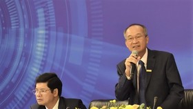 Ông Dương Công Minh trả lời tại Đại hội đồng cổ đông thường niên năm 2021 của Ngân hàng Sacombank, ngày 22-4. Ảnh: TTO