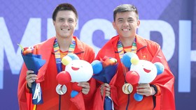 Tay vợt Việt kiều Daniel Nguyễn (trái) sẽ không còn đồng hành với Lý Hoàng Nam ở đấu trường SEA Games 31. Ảnh: DŨNG PHƯƠNG