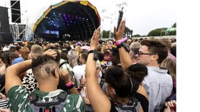 Khán giả khiếm thính tại lễ hội âm nhạc Mighty Hoopla, London