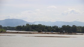 Khai thác cát trên sông Kôn (thị xã An Nhơn, Bình Định): Dân lo sạt lở, mất an toàn