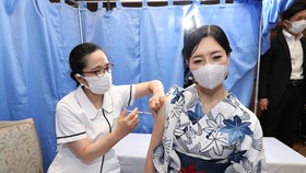 Nhật Bản tiêm mũi tăng cường ngừa biến thể Omicron cho người dân