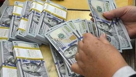 USD ngân hàng tiến gần 24.000 đồng/USD