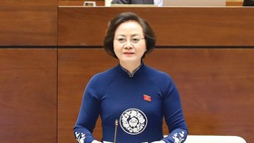 Bộ trưởng Bộ Nội vụ Phạm Thị Thanh Trà trả lời chất vấn