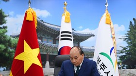 Chủ tịch nước Nguyễn Xuân Phúc đến thăm tỉnh Gyeonggi, Hàn Quốc