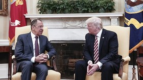 Ngoại trưởng Nga Sergei Lavrov gặp gỡ Tổng thống Mỹ Donald Trump vào ngày 10-5. (Nguồn: Vietnamplus)