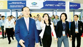 Chủ tịch nước Trần Đại Quang duyệt các hoạt động của Tuần lễ Cấp cao APEC 2017