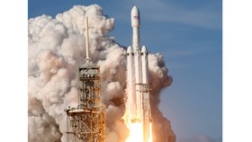 SpaceX phóng thành công tên lửa mạnh nhất thế giới 