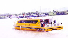 Buýt đường sông thu hút chủ yếu là du khách