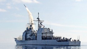 Tên lửa Tomahawk được phóng từ tàu tuần dương USS Normandy của Mỹ