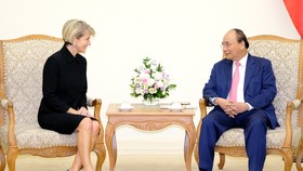 Thủ tướng Nguyễn Xuân Phúc và Bộ trưởng Bộ Ngoại giao Australia Julie Bishop. Ảnh: VGP