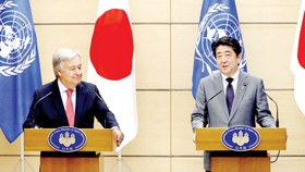 Thủ tướng Nhật Bản Shinzo Abe và Tổng Thư ký LHQ Antonio Guterres nhất trí duy trì trừng phạt Triều Tiên