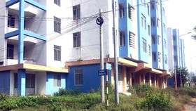 Những dãy chung cư trong khu tái định cư Vĩnh Lộc B hoang vắng, xuống cấp từng ngày