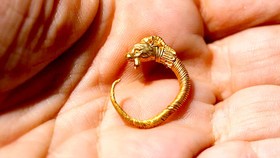 Phát hiện chiếc nhẫn 2.000 năm tuổi