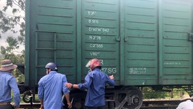 Tàu trật bánh ở Đồng Nai, nhiều chuyến tàu Bắc - Nam chậm giờ