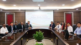 Lễ ra mắt Trung tâm nghiên cứu Ấn Độ tại HIU diễn ra với sự tham dự của Đại sứ Phạm Sanh Châu và đoàn đại diện Công ty Công nghệ đa quốc gia HCL Technologies (Ấn Độ)