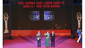 Hai doanh nghiệp được trao Giải thưởng Chất lượng quốc tế châu Á - Thái Bình Dương 2018. Ảnh: PV/Vietnam+
