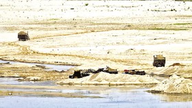Một mỏ khai thác cát trái phép dọc sông Chambal, bang Madhya Pradesh của Ấn Độ