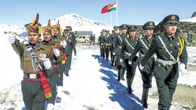 Quân đội Trung Quốc và Ấn Độ tại khu vực biên giới hai nước