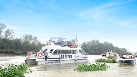 Độc đáo tour trải nghiệm biệt thự mẫu đô thị đảo Phượng Hoàng - Aqua City bằng đường sông