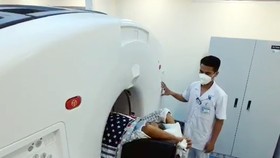 Máy PETCT tại Bệnh viện Ung bướu TPHCM mới được vận hành sau hơn 1 năm ngưng hoạt động vì thiếu thuốc. Ảnh: HOÀNG HÙNG