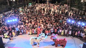 Hàng nghìn người đã tham dự đêm hội Trung thu ở An Thới do tập đoàn Sun Group tổ chức năm 2020