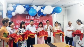 Giám đốc Sở TNMT Nguyễn Toàn Thắng cùng các đại biểu cắt băng khánh thành