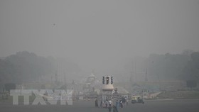 Thủ đô New Delhi của Ấn Độ bị bao phủ trong lớp khói bụi. Ảnh: TTXVN