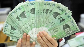 Hàn Quốc nâng lãi suất cơ bản để kiềm chế lạm phát