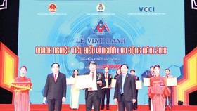 Công ty Yến sào Khánh Hòa nhận giải thưởng Doanh nghiệp tiêu biểu vì người lao động