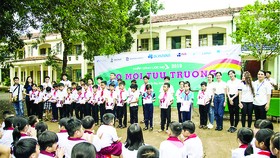 Trao tặng 2.200 “Áo mới tựu trường 2019” tại Bù Gia Mập, tỉnh Bình Phước