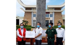 Tặng quà tại tỉnh Tây Ninh và các đơn vị nơi tuyến đầu phòng chống dịch Covid-19