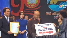 Giáo hội Phật giáo Việt Nam TPHCM ủng hộ 500 triệu đồng. Ảnh: www.hcmcpv.org.vn