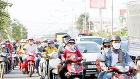 Kiểm soát khí thải từ xe gắn máy: Cần giải pháp khả thi hỗ trợ người nghèo 