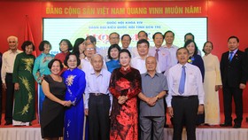 Chủ tịch Quốc hội dự họp mặt kỷ niệm 75 năm Ngày Tổng tuyển cử đầu tiên của Quốc hội Việt Nam tại Bến Tre. Ảnh: bentre.gov.vn