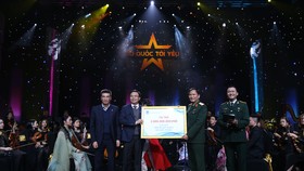 PVN-PV GAS ủng hộ 3 tỷ đồng cho “Quỹ đền ơn đáp nghĩa” của Bộ Quốc phòng tại Live concert “Tổ quốc tôi yêu” 