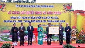Lễ đón nhận quyết định xếp hạng Di tích quốc gia đền Xã Tắc (Quảng Ninh). Ảnh: TTXVN phát