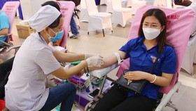 Hà Tĩnh: Hàng trăm thanh niên hiến máu tình nguyện