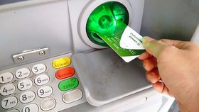 Thẻ từ ATM vẫn giao dịch bình thường sau 31-12-2021
