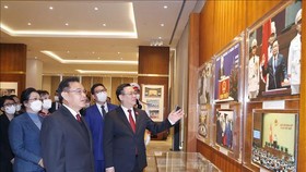 Chủ tịch Quốc hội Lào thăm chính thức Việt Nam: Cột mốc quan trọng trong mối quan hệ hữu nghị vĩ đại