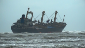 Huy động phương tiện tìm kiếm 8 thuyền viên mất tích tại Vũng Tàu