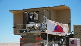 Hệ thống phòng không dựa trên tia laser ‘Tia sắt’ được nhìn thấy trong cuộc thử nghiệm ở miền nam Israel, tháng 3-2022. Ảnh: timesofisrael.com