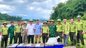 Cơ quan chức năng chứng kiến việc thả cá thể động vật hoang dã vào Vườn quốc gia Vũ Quang