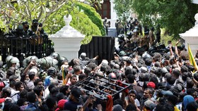 Sri Lanka ban bố tình trạng khẩn cấp quốc gia  ​
