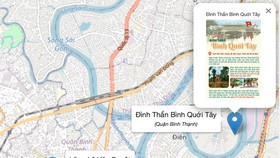 Gạch nối từ con sông của thành phố