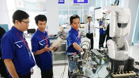 Giải “cơn khát” nhân lực chất lượng cao