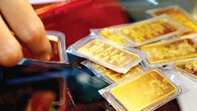 Giá vàng trong nước chỉ còn cao hơn giá vàng thế giới 1 triệu đồng/lượng