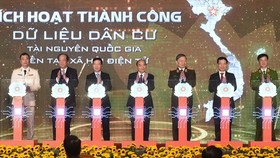 Thủ tướng Nguyễn Xuân Phúc: Đẩy nhanh việc chuyển đổi số trong quản lý dân cư