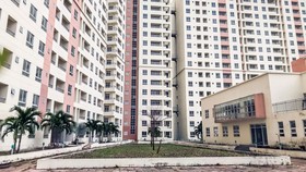 Hàng ngàn căn hộ khu tái định cư Thủ Thiêm hiện đang bỏ hoang.