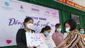 Hỗ trợ 346 thai phụ khó khăn tại TPHCM